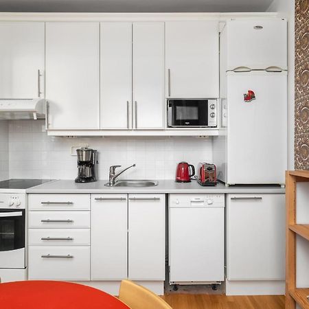 Wehost Spacious Traveller'S Hq Above Metro @Vilhonvuorenkuja 16 Apartment เฮลซิงกิ ภายนอก รูปภาพ