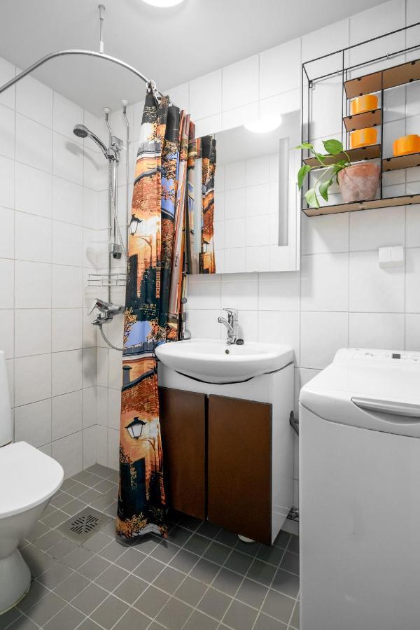 Wehost Spacious Traveller'S Hq Above Metro @Vilhonvuorenkuja 16 Apartment เฮลซิงกิ ภายนอก รูปภาพ